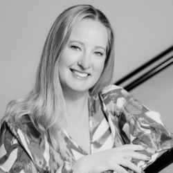 Photo of Diane Rolston.